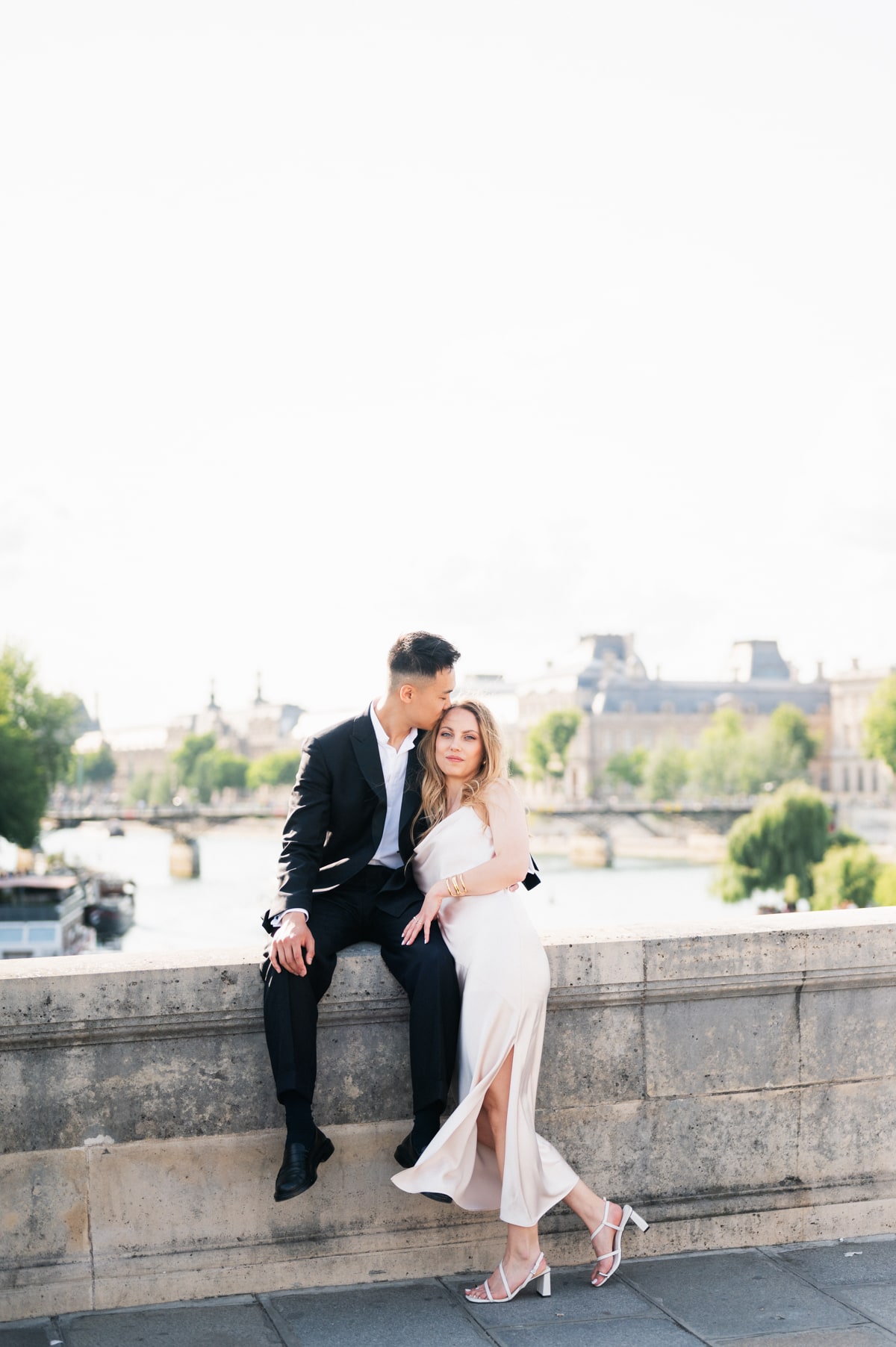 Séance photo engagement à Paris Rive Gauche