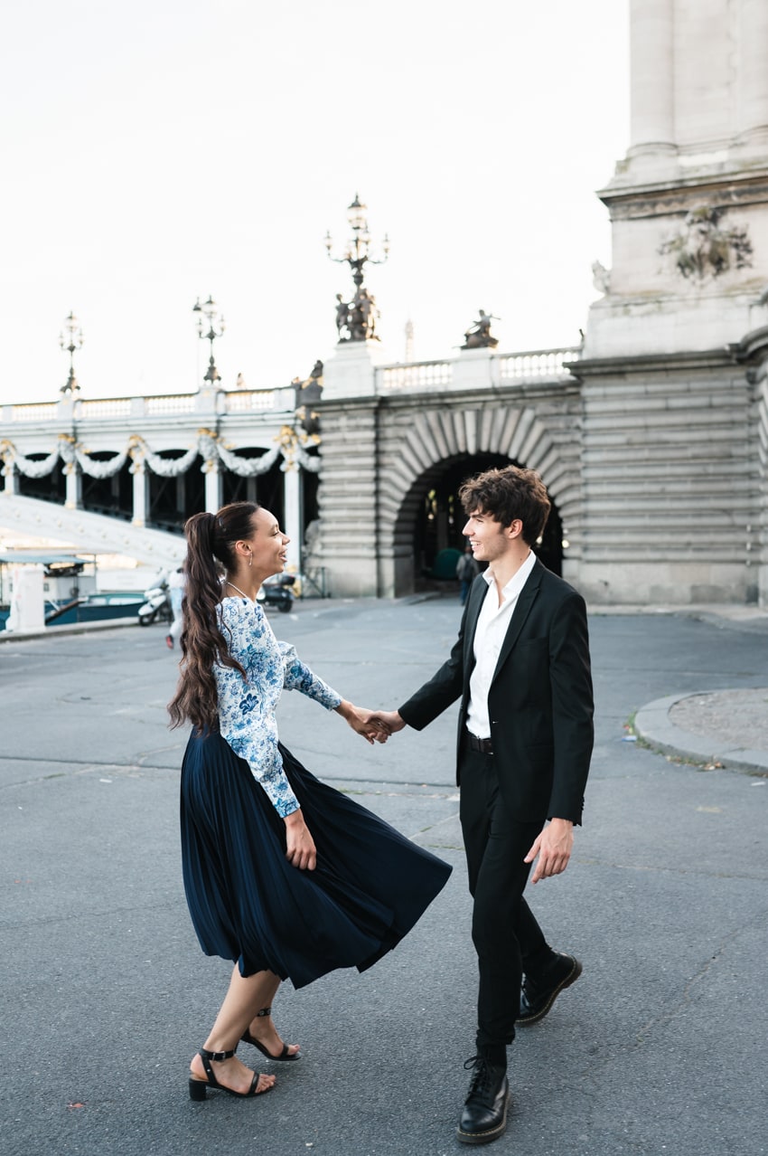 Couple sur les quais de seine