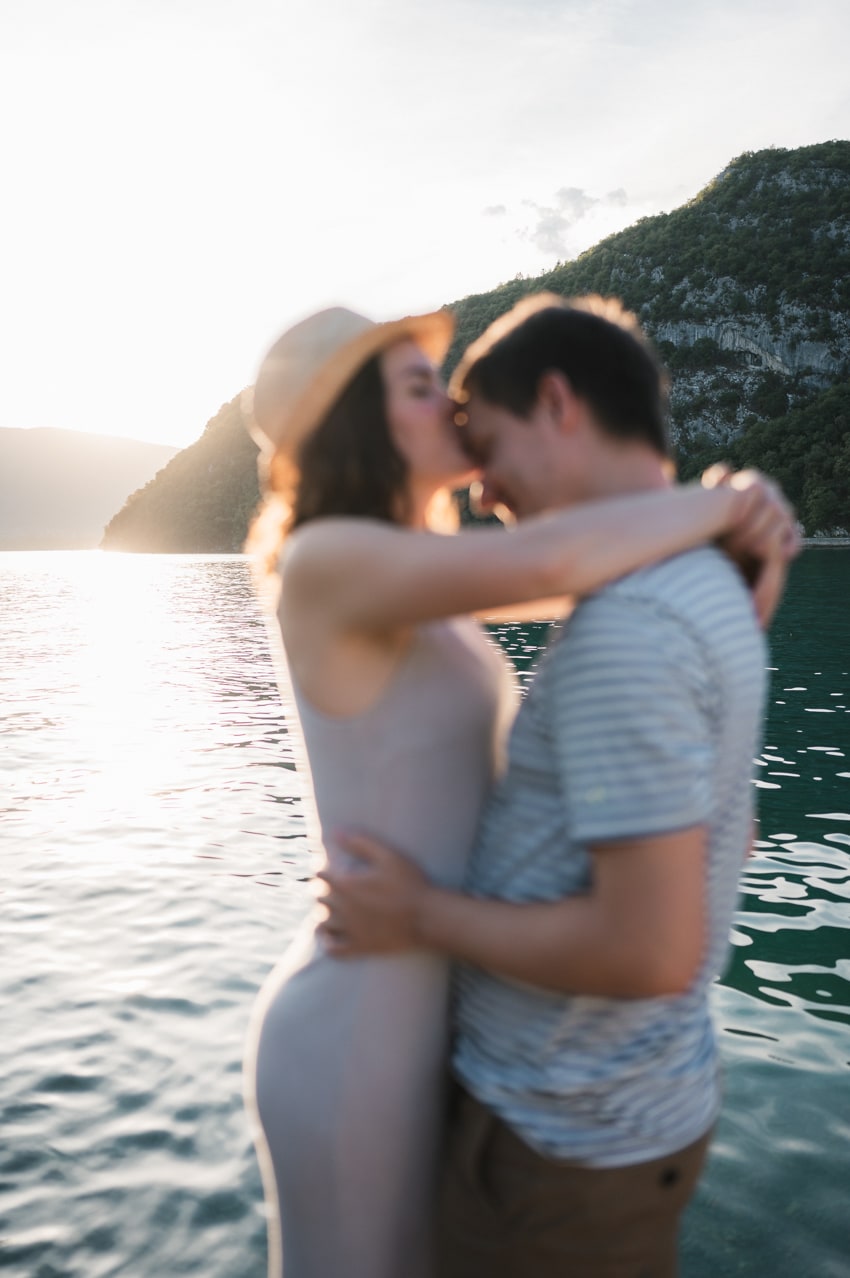 Couple à la baie de Talloires