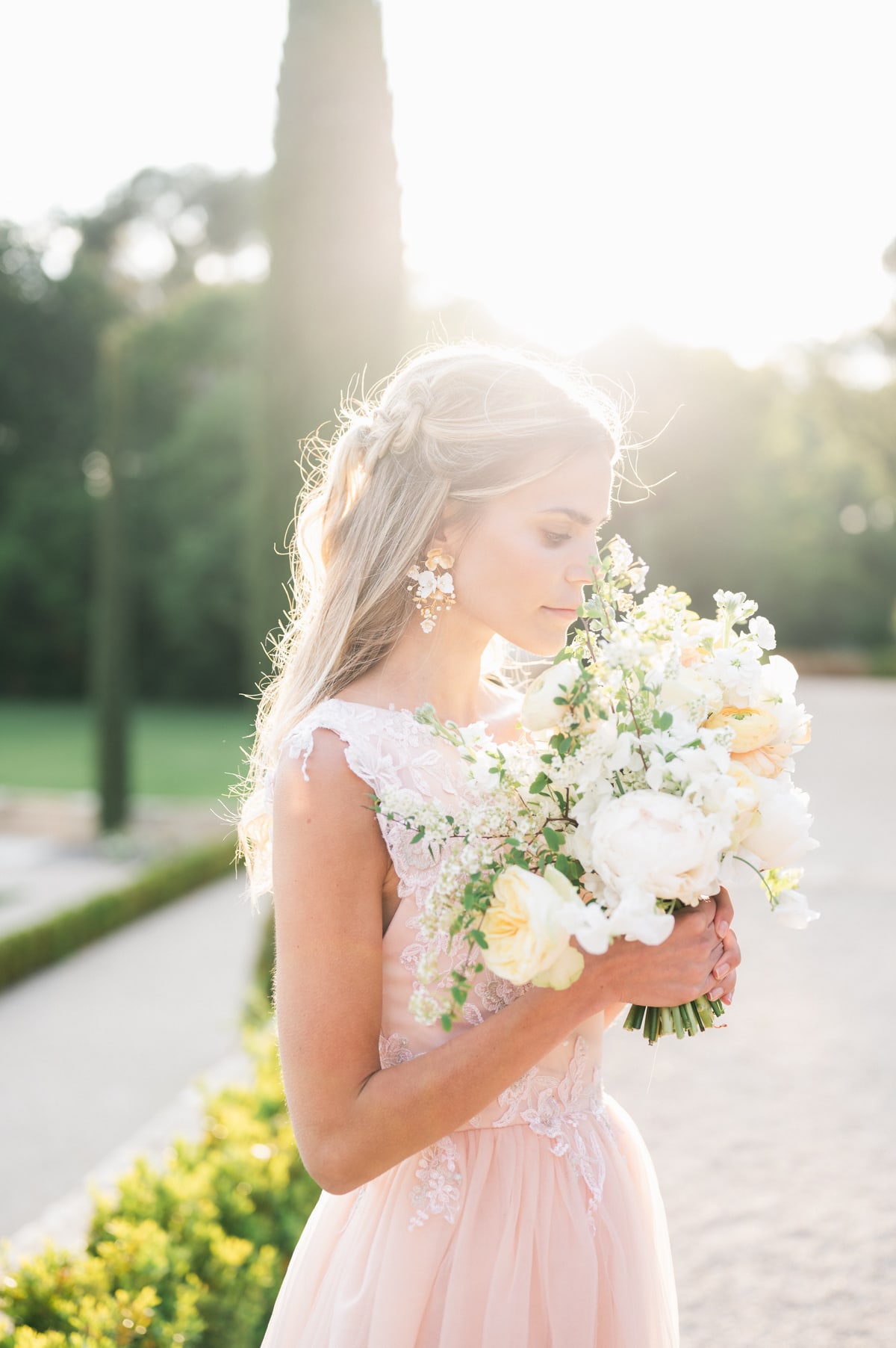 Marié avec son bouquet