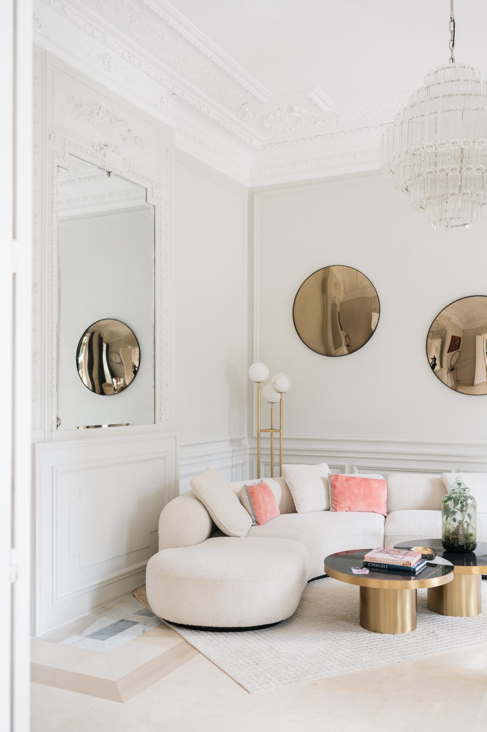 Château des 3 fontaines interior