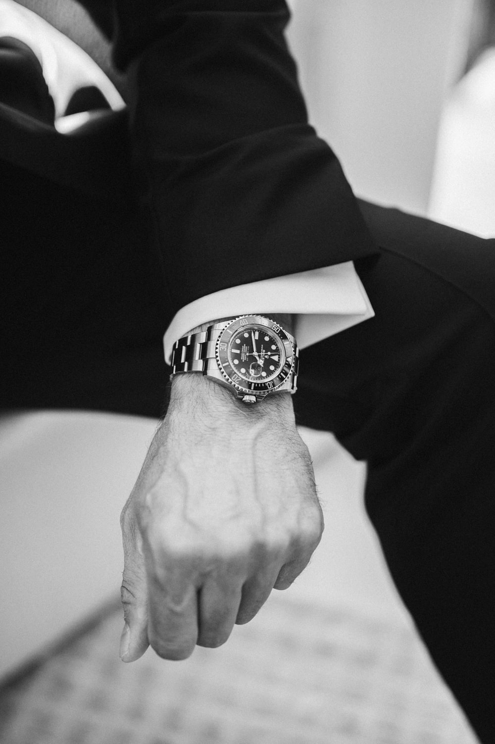 Groom details château des 3 Fontaines