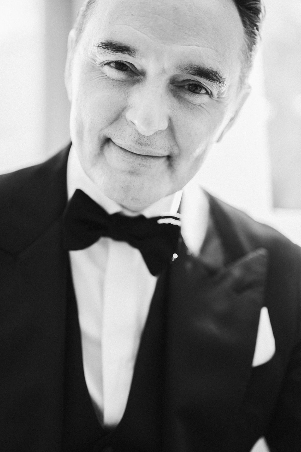 portrait du marié château des 3 Fontaines